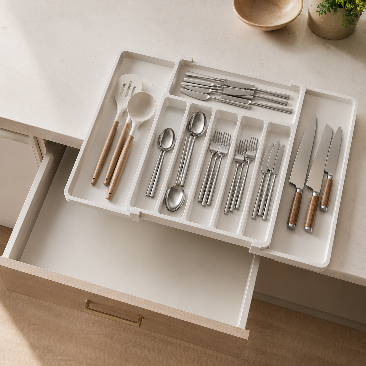 Expandable Cutlery Tray